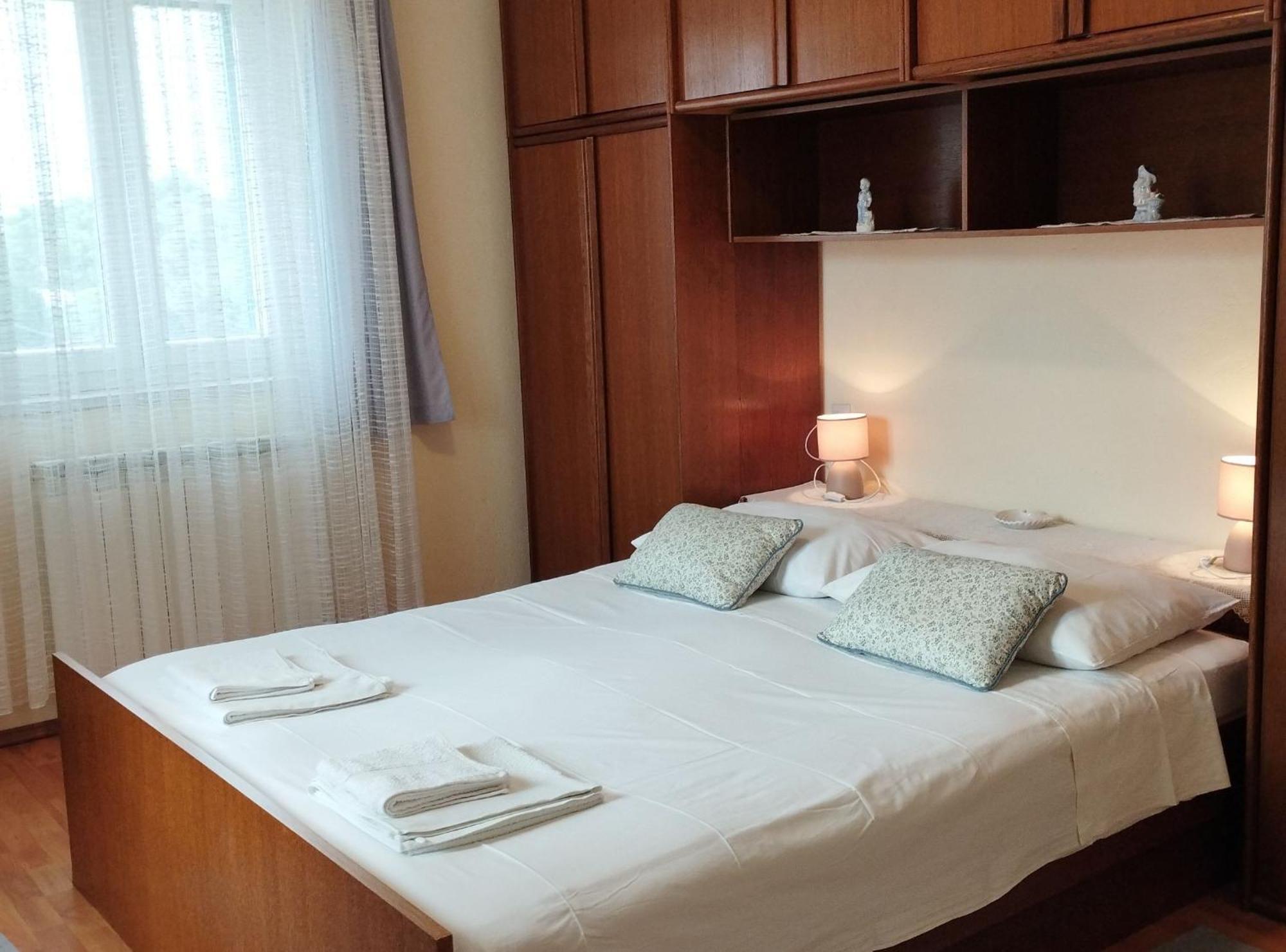 Apartments Gorana Splitska Luaran gambar